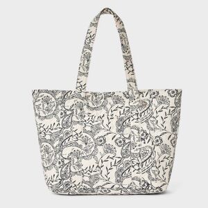 🤍 Soft Quilted Tote Bag